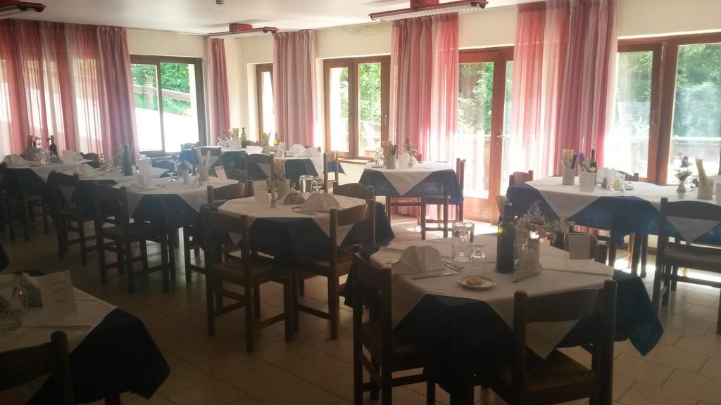 Casa Montana S. Maddalena Hotell San Vito di Cadore Exteriör bild